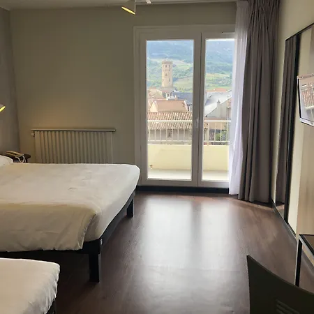 Ibis Centre Hotell 3*