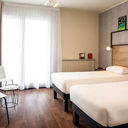 Ibis Centre Hotel 3*