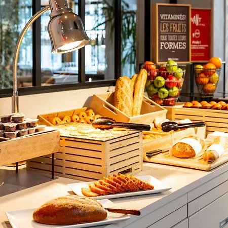 Ibis Centre Hotel 3*