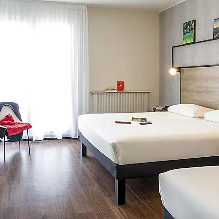 Ξενοδοχείο Ibis Centre 3*
