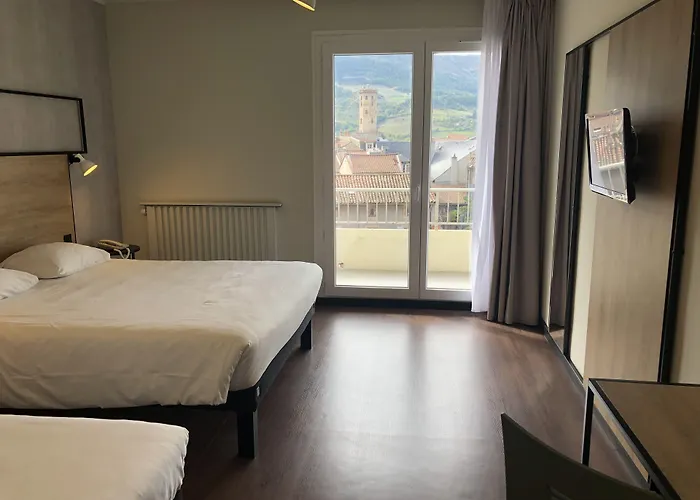 Ibis Centre Hotel 3*