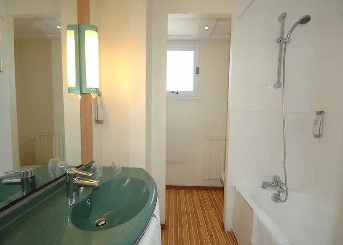 Ibis Centre Hotel 3*